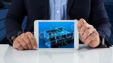 商人手持平板显示建筑视频